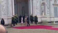 'Siparietto' tra Reali di Spagna e Meloni a Villa Pamphili per foto di rito - Video