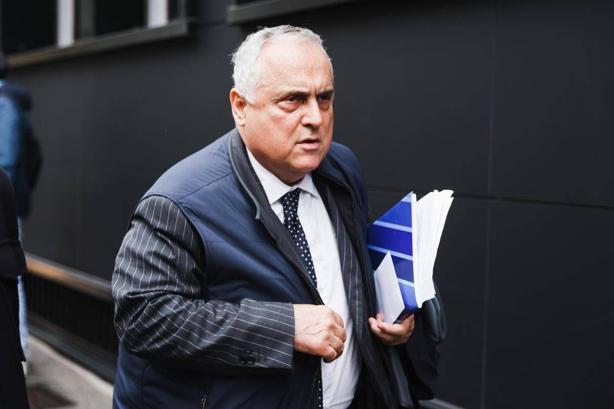 Lotito in questura, presenta denuncia dopo video telefonata virale sui social