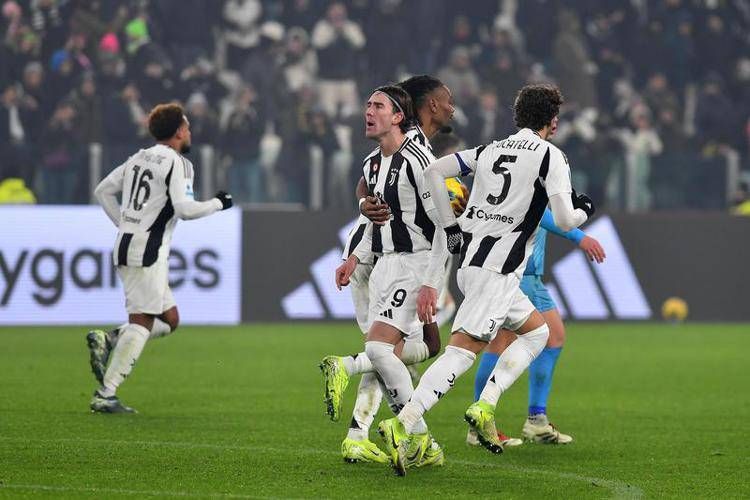 Dusan Vlahovic contro la Curva - Fotogramma