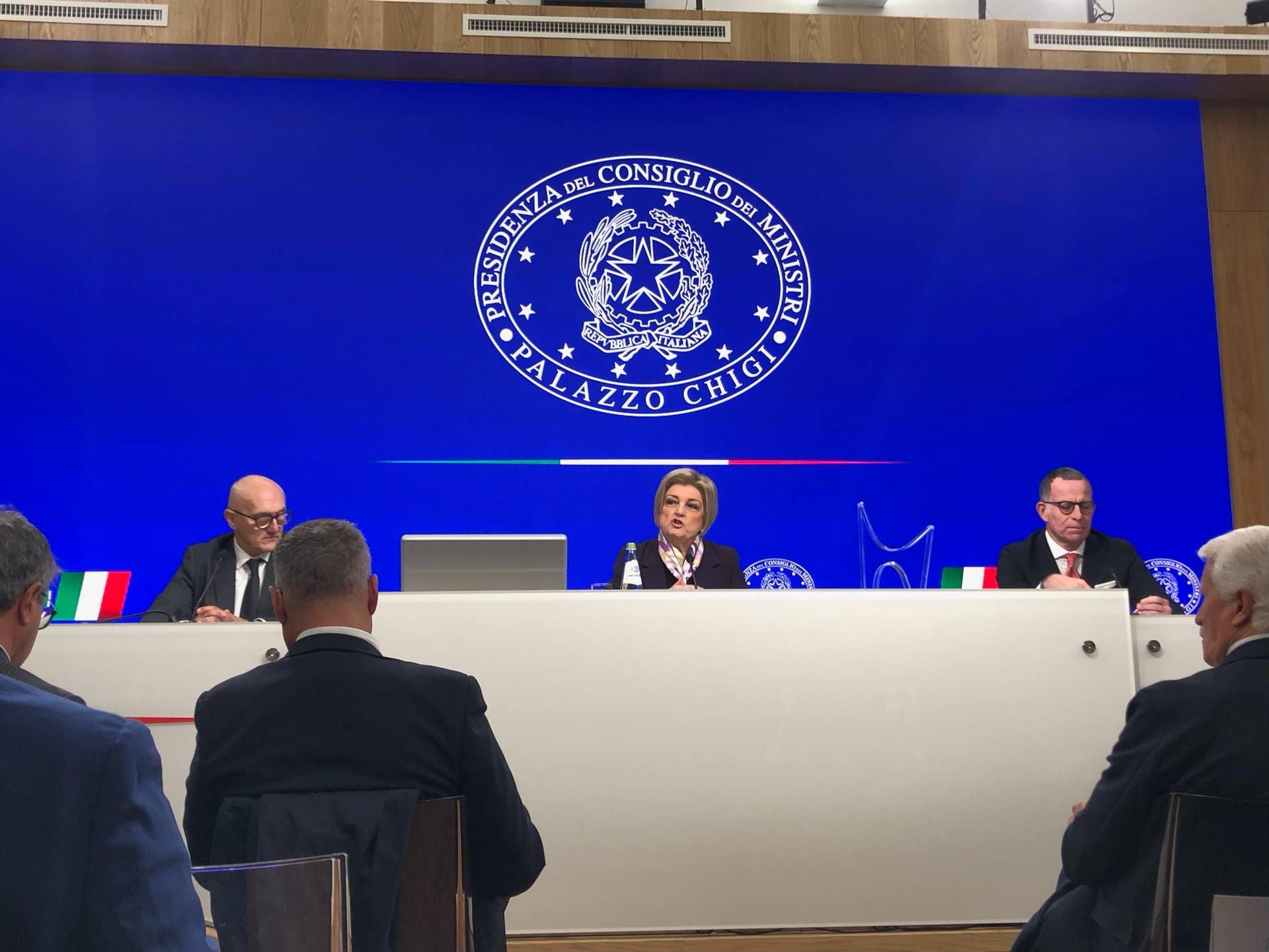 “18 Aralık'tan itibaren Siisl vatandaşlara ve işletmelere açık”