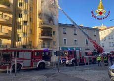 Milano: incendio al terzo piano di un palazzo, fiamme avvolgono l'intero immobile