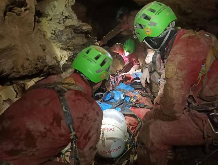 I soccorsi alla speleologa Ottavia Piana