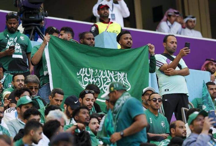 Tifosi con la bandiera dell'Arabia Saudita - Fotogramma