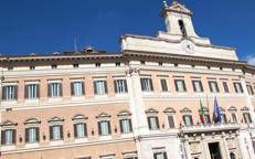 https://www.adnkronos.com/resources/0294-1c9b4e75f83b-4d49d6cb460c-1000/format/medium/montecitorio_palazzo_ftg.jpeg