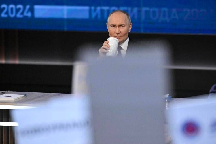 Putin durante la conferenza stampa - Afp