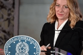 Hükümet konsensusu 2024'te geçerli, Meloni geçit töreninin liderine liderlik ediyor