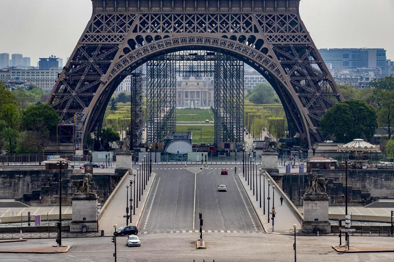 Paris'te Eyfel Kulesi boşaltıldı