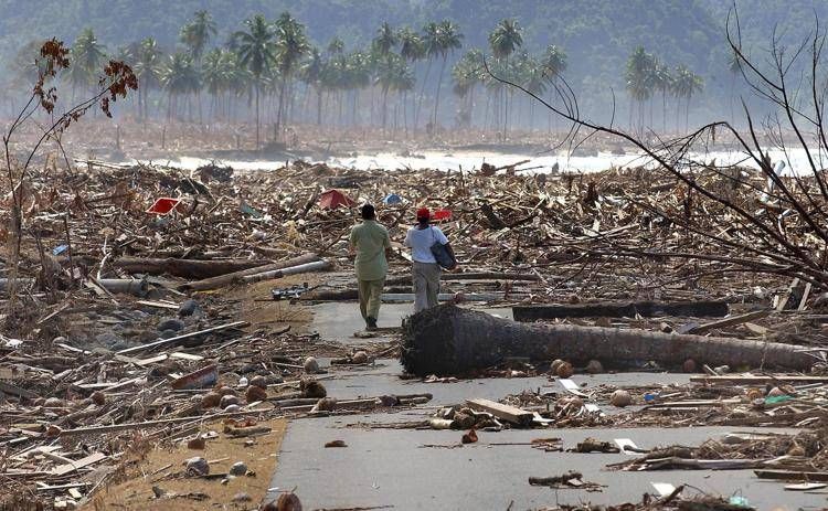 26 dicembre 2004, 20 anni fa lo tsunami nell'Oceano Indiano: l'Asia commemora le vittime 26 dicembre 2004, 20 anni fa lo tsunami nell'Oceano Indiano: l'Asia commemora le vittime