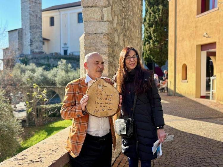 Giordano Bruno Guerri e la visitatrice Cinzia Bianchi