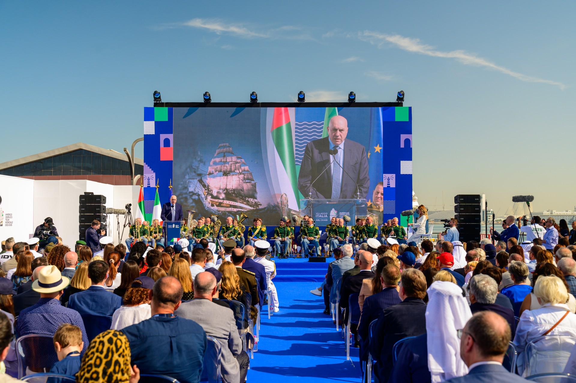 Abu Dabi'de Villaggio Italia açıldı, Amerigo Vespucci dünya turunun 31. durağı