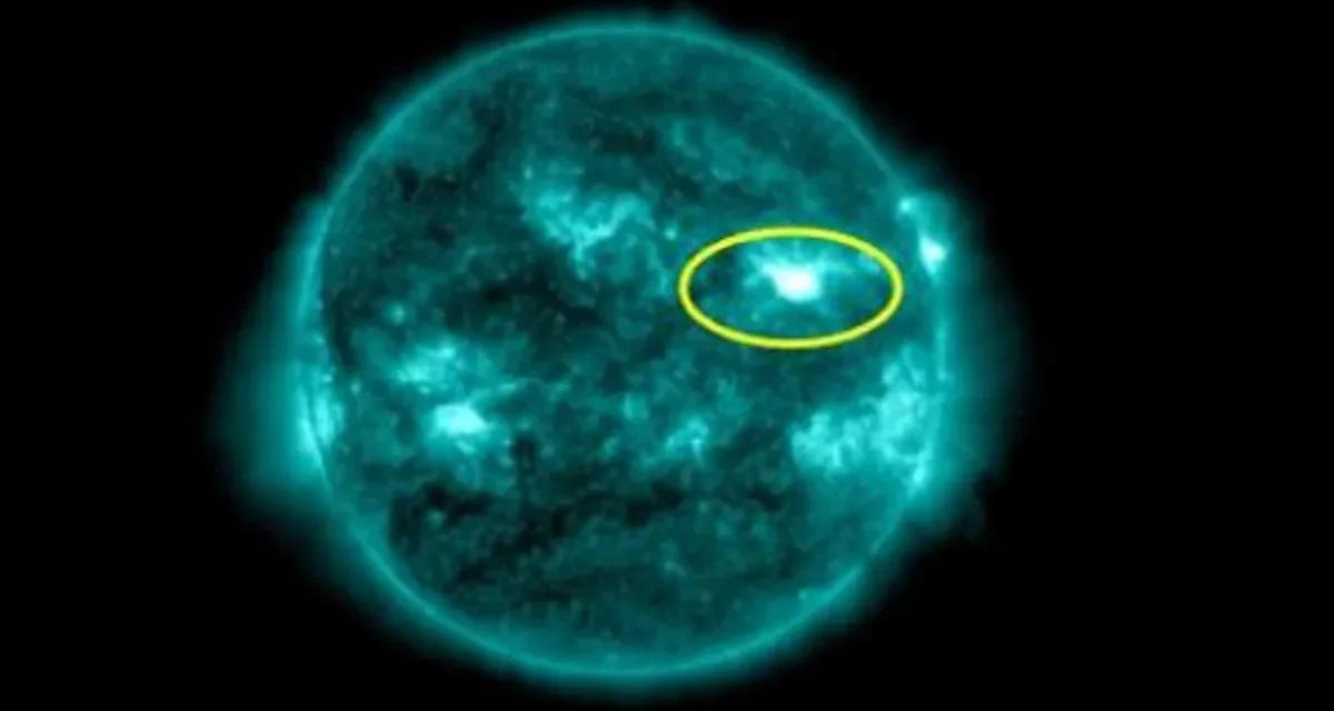 太陽の地球側の北西部で発生する強力な太陽フレア