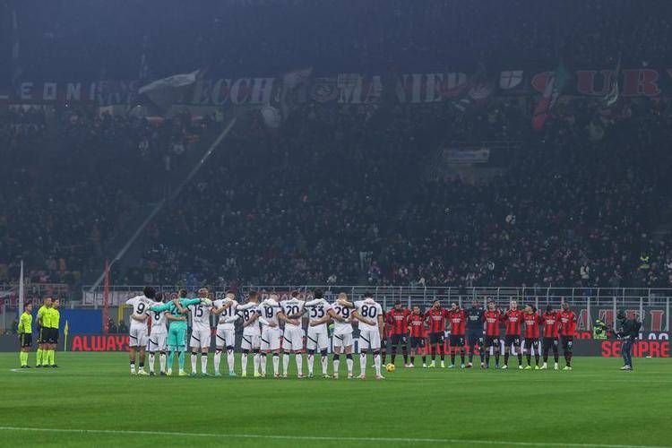 Minuto di silenzio a San Siro - Fotogramma