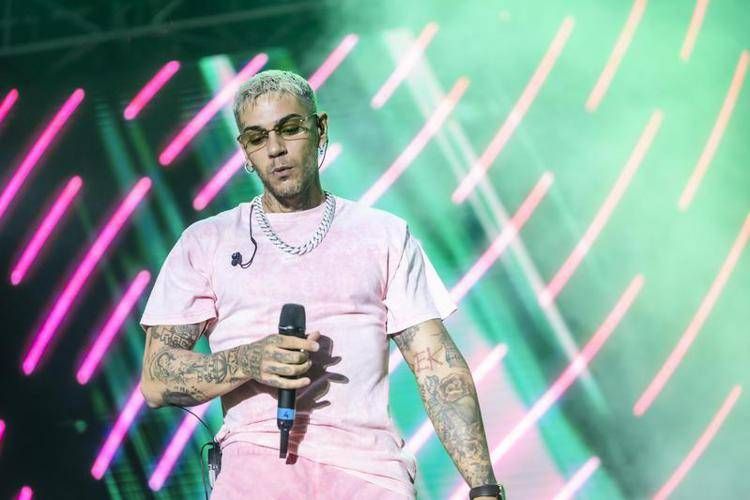 Emis Killa, il rapporto con le droghe: "Non tocco nulla da anni". Le reazioni social Emis Killa, il rapporto con le droghe: "Non tocco nulla da anni". Le reazioni social