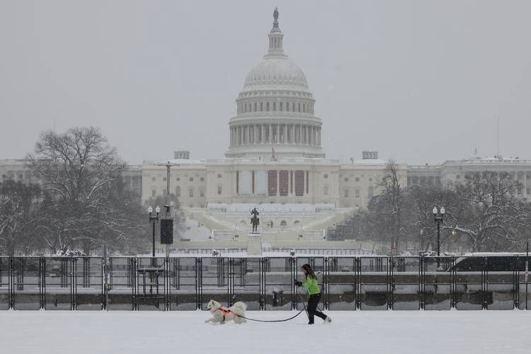 Neve davanti Capitol Hill, a Washington - (Afp)