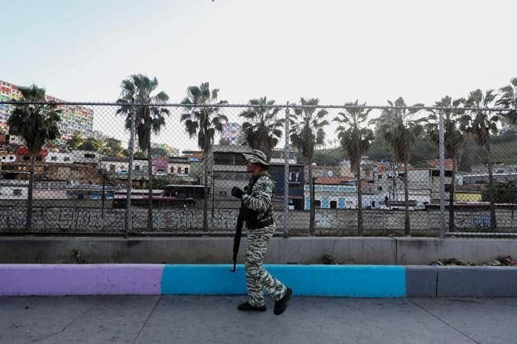 Militari in Venezuela - (Afp)