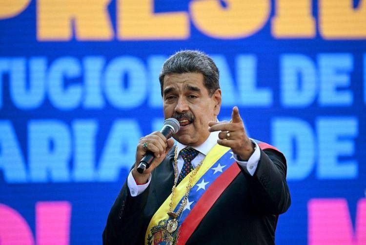 Venezuela, Maduro: "Usa preparano aggressione militare, ci difenderemo"