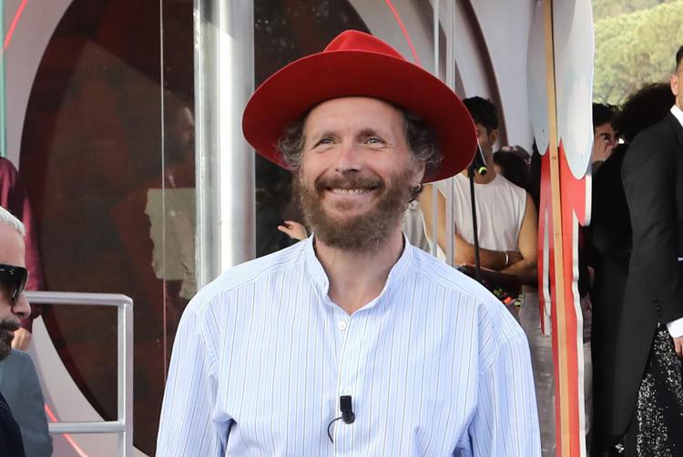 Sanremo'da Jovanotti, internet coşkulu ve hayal kırıklığı arasında bölünmüş durumda