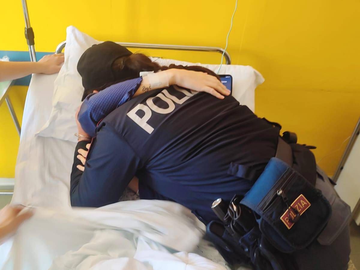 cosenza mamamma valeria riabbraccia figlia sofia2