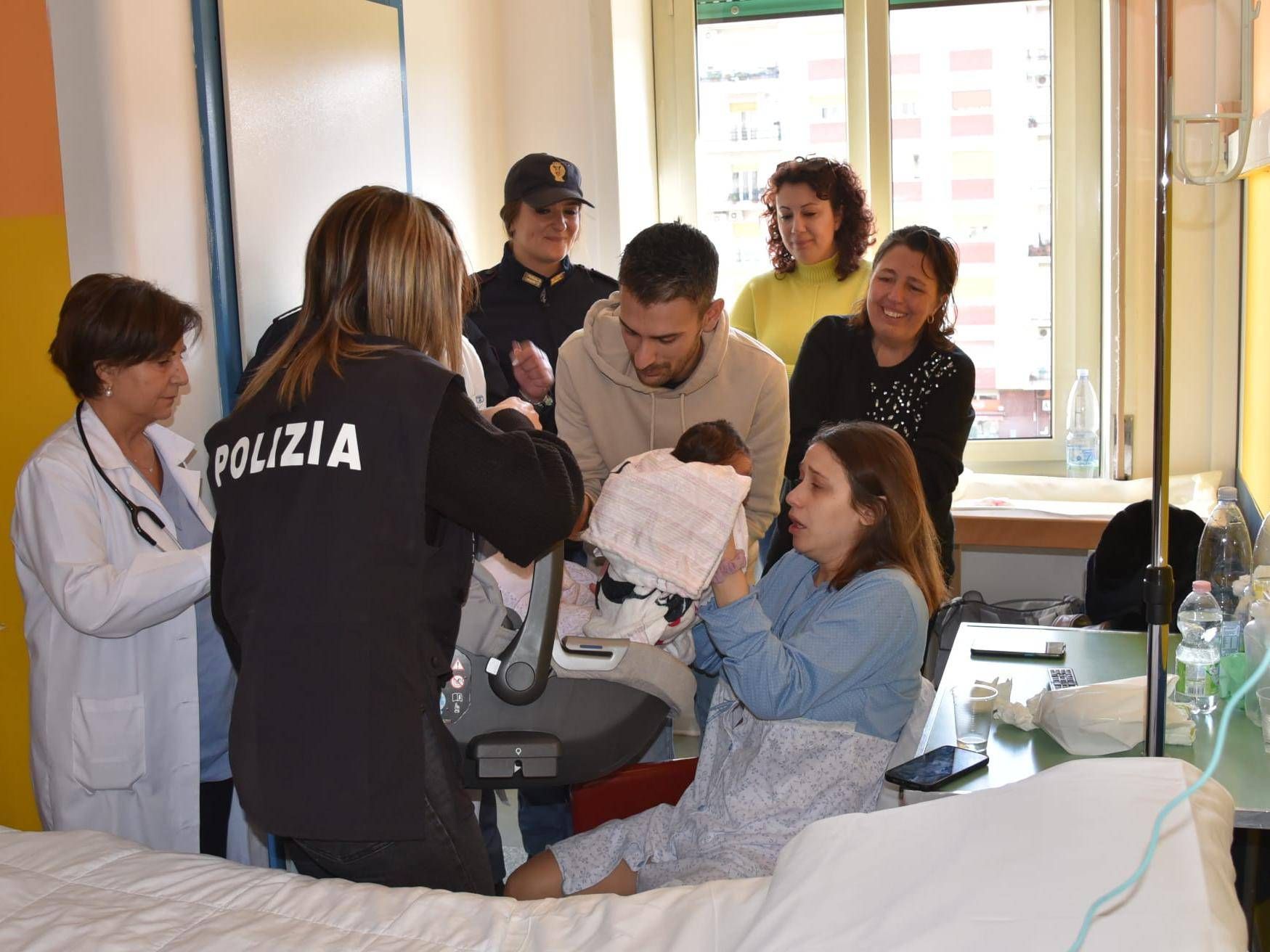 cosenza mamamma valeria riabbraccia figlia sofia4