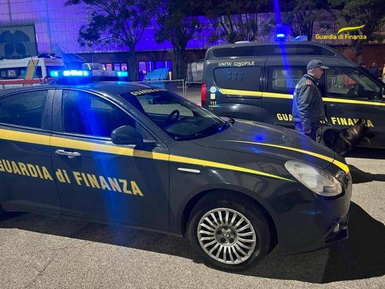Auto della gdf - Fotogramma