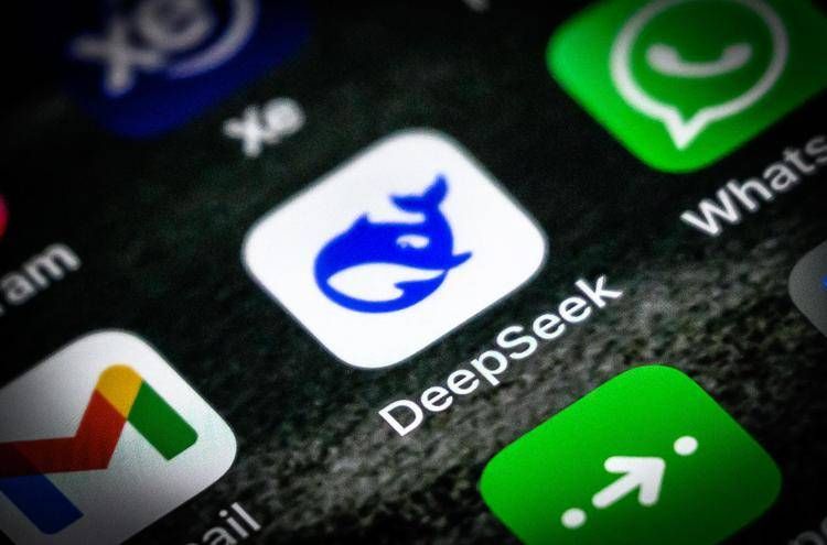 DeepSeek installata su un cellulare