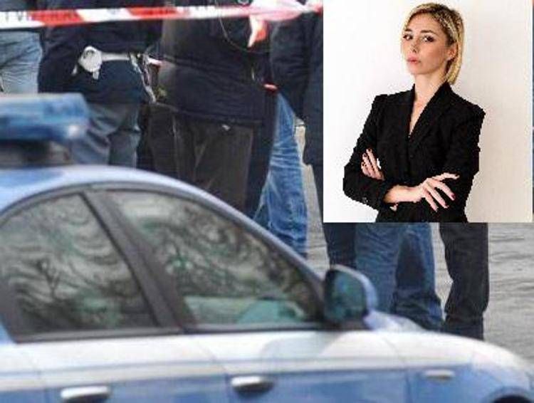 L'intervento della polizia, in alto foto della criminologa Flaminia Bolzan (Fotogramma/Ipa)