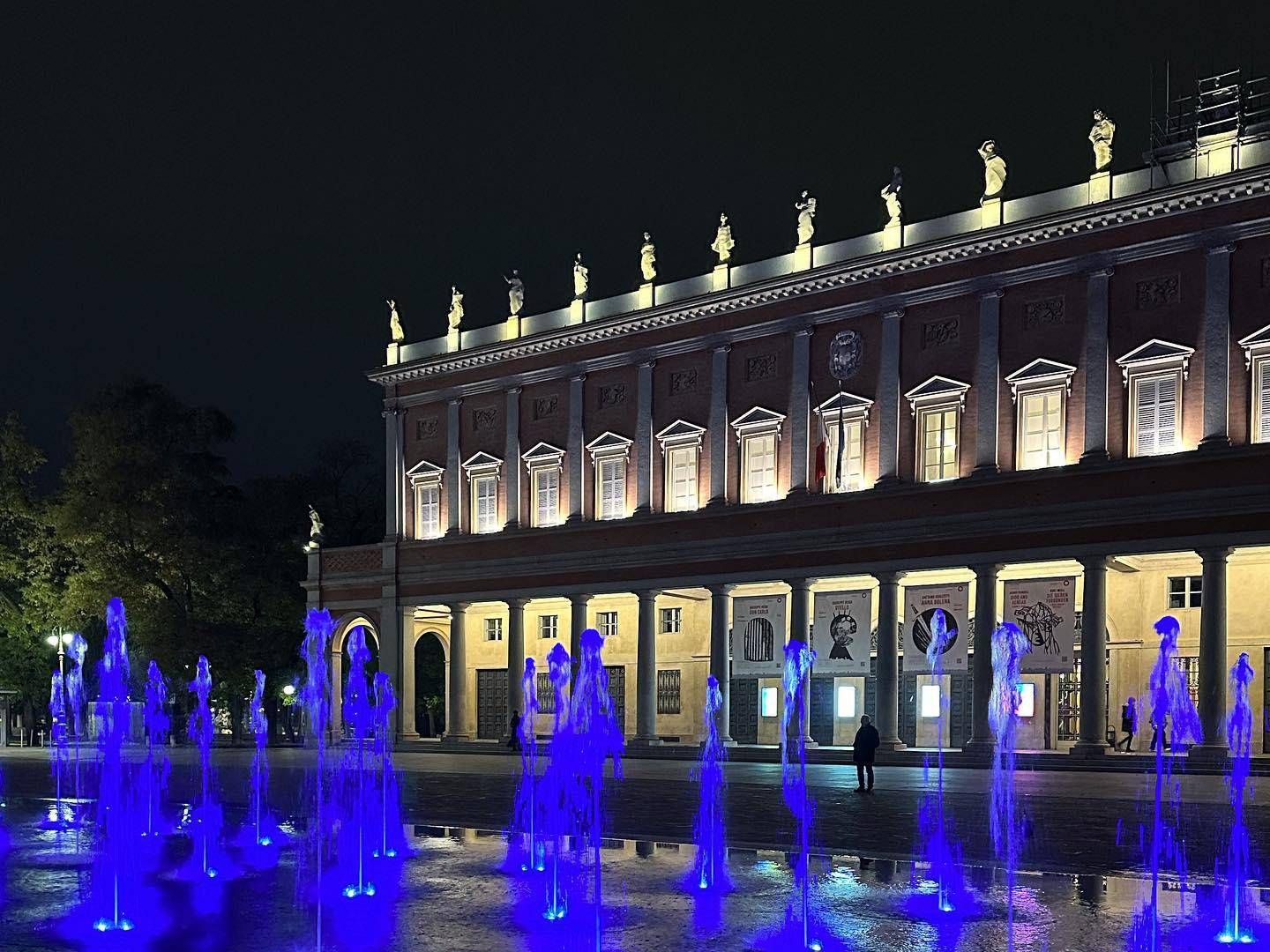 reggio emilia fontana teatro valli comm