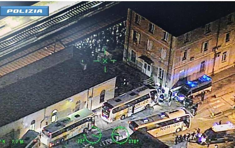 L'assalto al treno dei tifosi veneziani a Basiliano