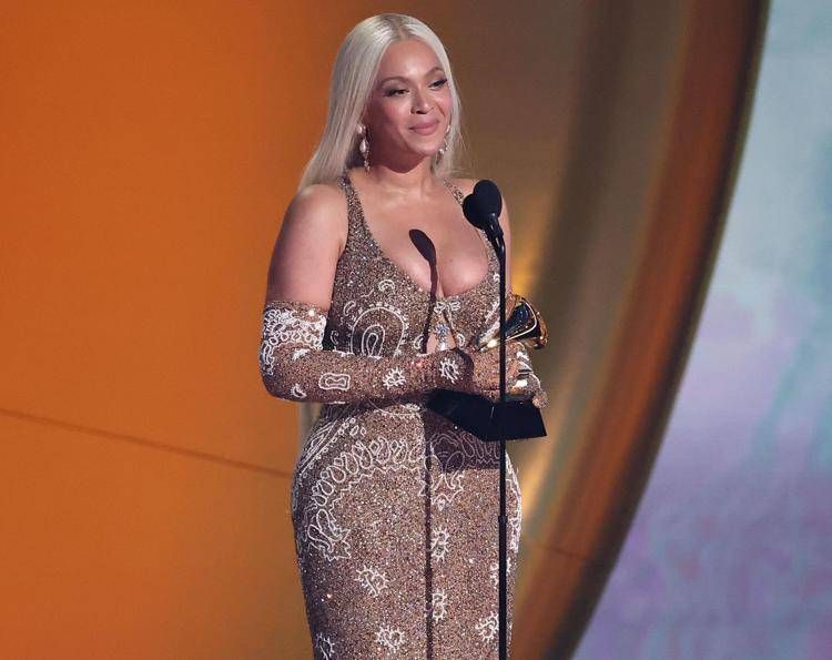 Beyoncé trionfa ai Grammy Awards 2025: suo il premio per l'album dell'anno Beyoncé trionfa ai Grammy Awards 2025: suo il premio per l'album dell'anno