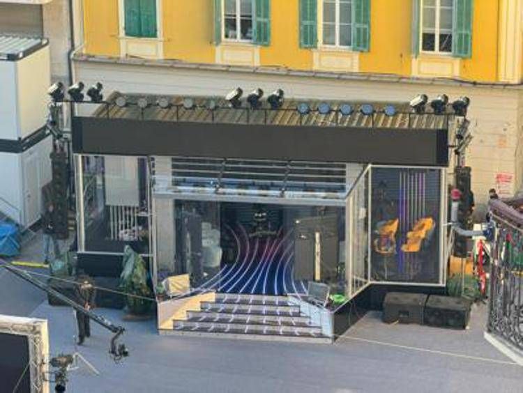 Il glass del Dopofestival davanti all'Ariston