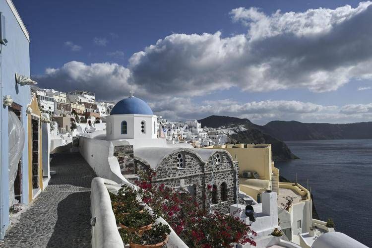 Santorini, tour operator italiano: "Resto, non è soap opera, turisti arriveranno" Santorini, tour operator italiano: "Resto, non è soap opera, turisti arriveranno"