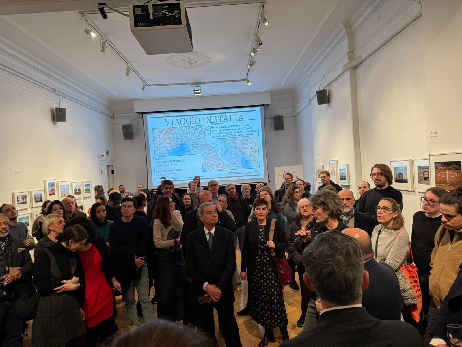 Londra Kültür Enstitüsü'nde Luigi Ghirri tarafından İtalya'daki Fotoğraf Yolculuğu