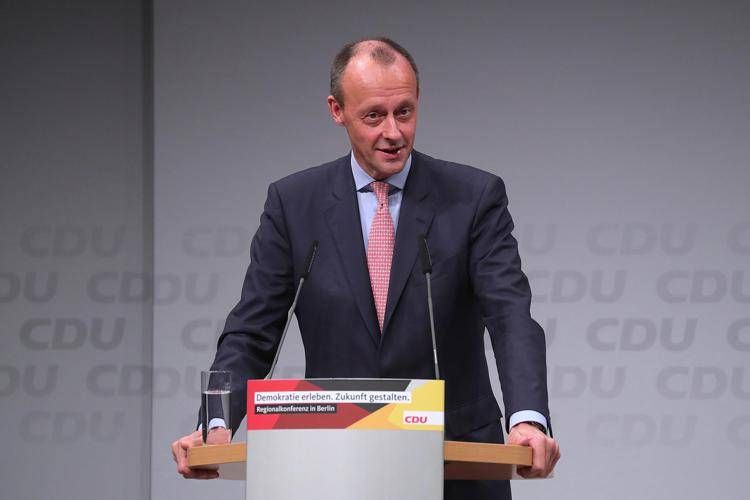 Il leader della Cdu Friedrich Merz, a pochi giorni dalle elezioni in Germania (foto Krisztian Bocsi/ - Bloomberg)