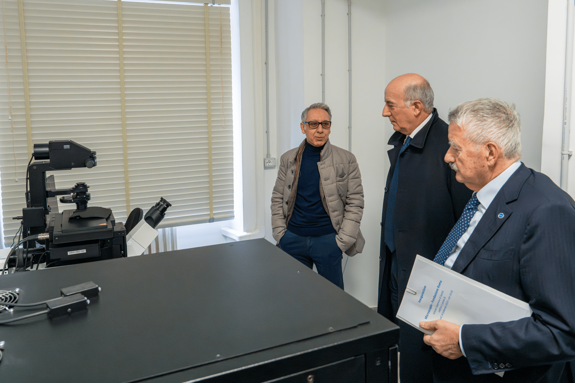 Roma-Mo Vakfı, Kanser ve Nörodejeneratif Hastalıkları incelemek için mikroskop
