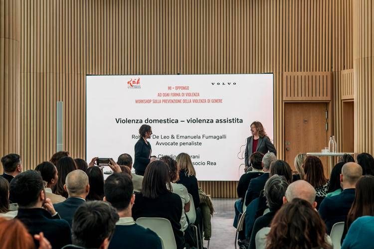 Volvo, 'Reagire alla violenza': Volvo Trucks e Volvo Penta contro la violenza di genere
