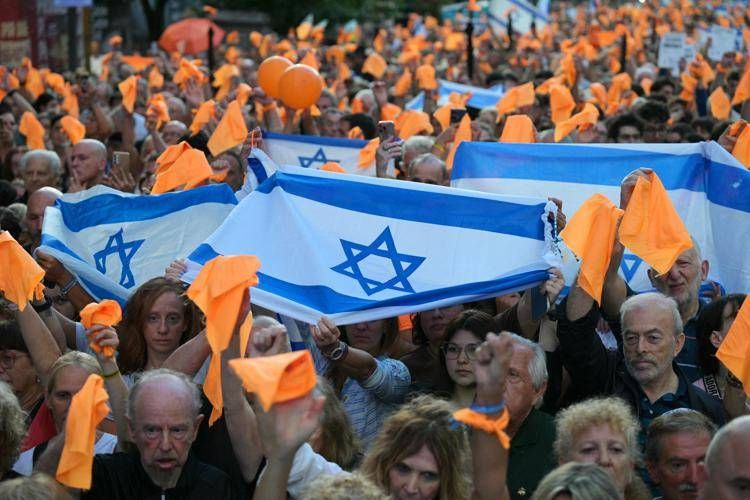 Manifestazione israeliana per rilascio ostaggi (Afp)