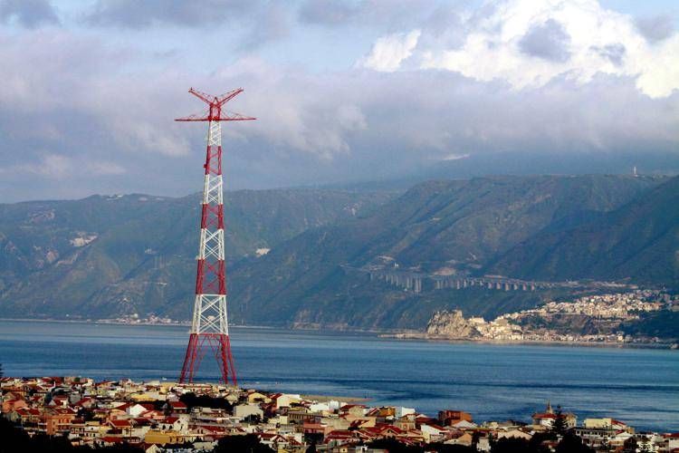 Lo Stretto di Messina - (Foto Agenzia Fotogramma)