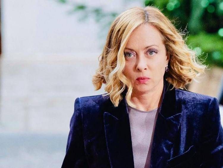Minacce social a figlia Meloni, prof autore del post scrive alla premier: "Vorrei chiederle scusa di persona"