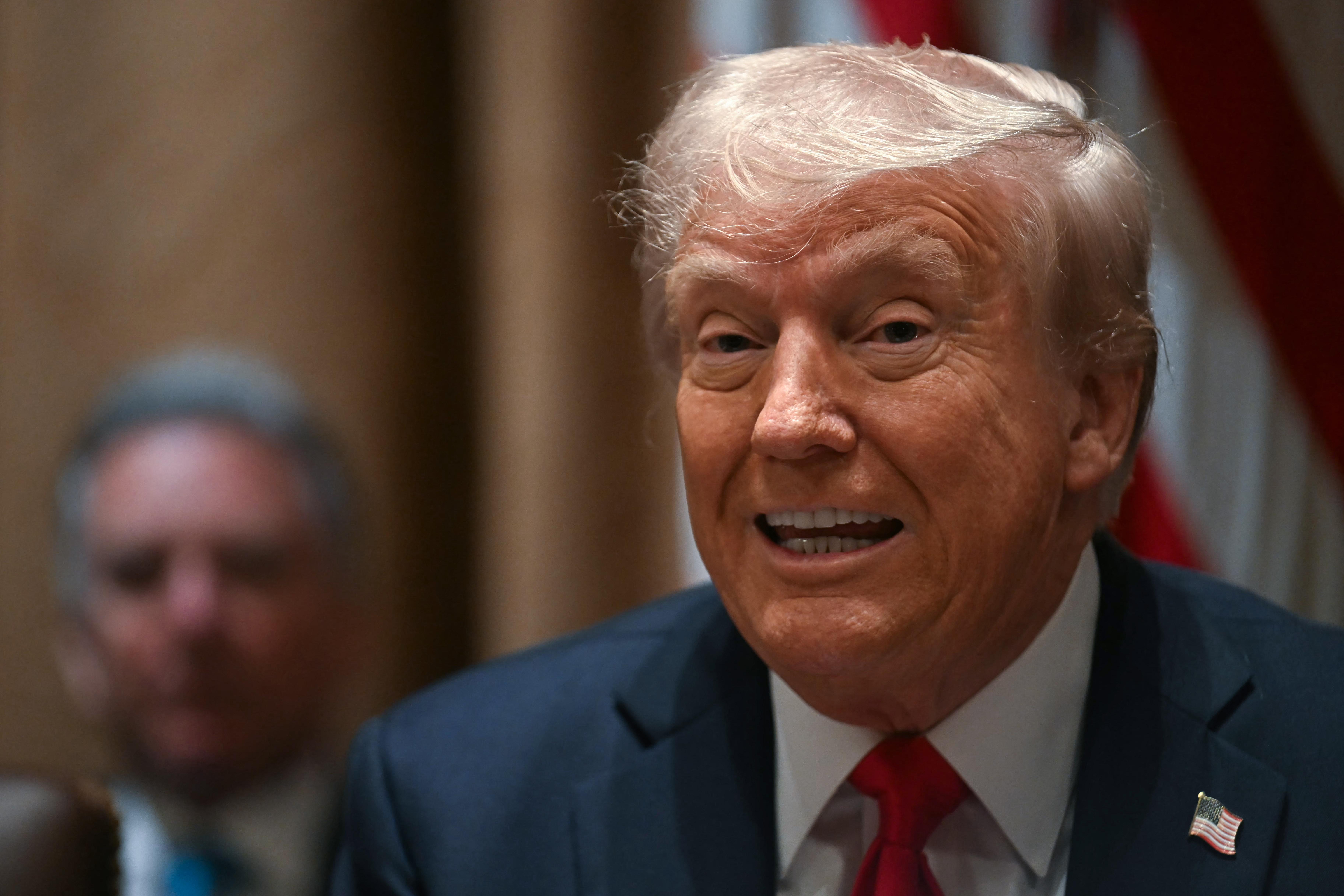 Trump Ukrayna'nın 'hazinesini' alır, nadir topraklar ne