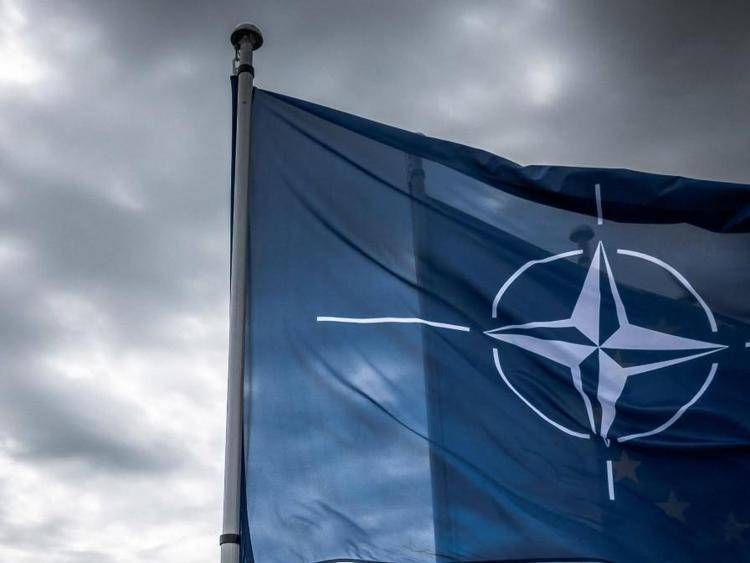 Bandiera della Nato - Fotogramma