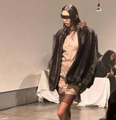 Una delle uscite di MM6 Maison Margiela per la fall-winter 2025