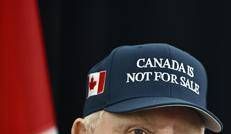 Il berretto con messaggio dal Canada a Trump - Fotogramma /Ipa