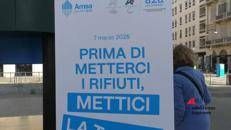 Ambiente, ‘Mettici la Testa’: Amsa inaugura un’installazione interattiva e itinerante per informare i cittadini di Milano sul corretto utilizzo dei cestini stradali
