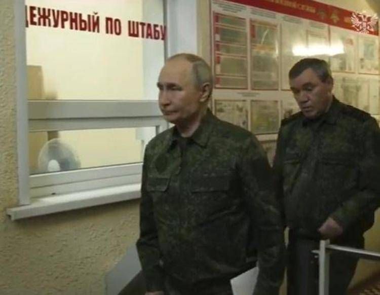 Il presidente russo Vladimir Putin e il capo di  Stato maggiore  Valery Gerasimov
