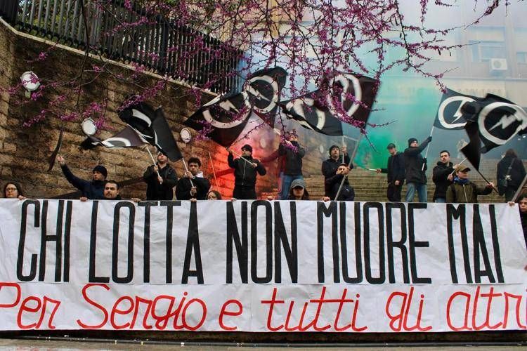 Ramelli, Blocco studentesco 'occupa' scalinata Economia alla Sapienza per ricordarlo