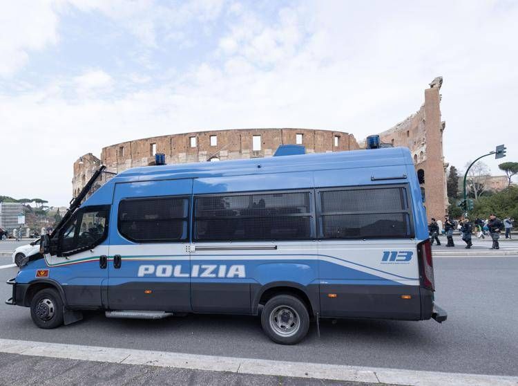 Polizia a Roma, repertorio (Fotogramma/Ipa)