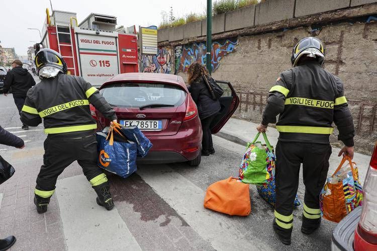 Le evacuazioni a Bacoli (Fotogramma/Ipa)
