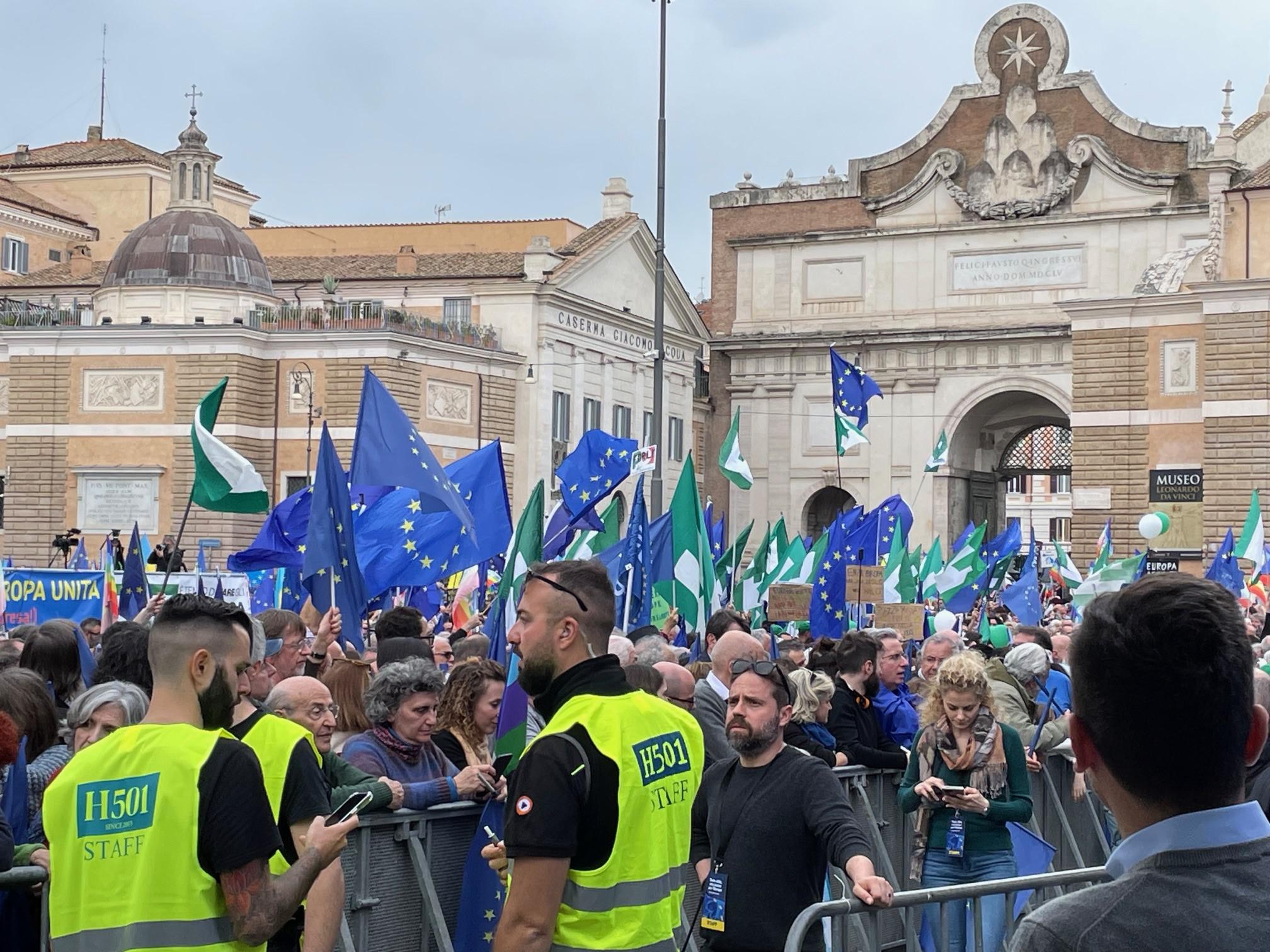 Piazza del Popolo Avrupa için dolu. Ama gençler nerede?