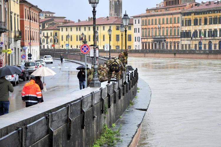 Maltempo in Toscana, militari a Pisa - Fotogramma /Ipa