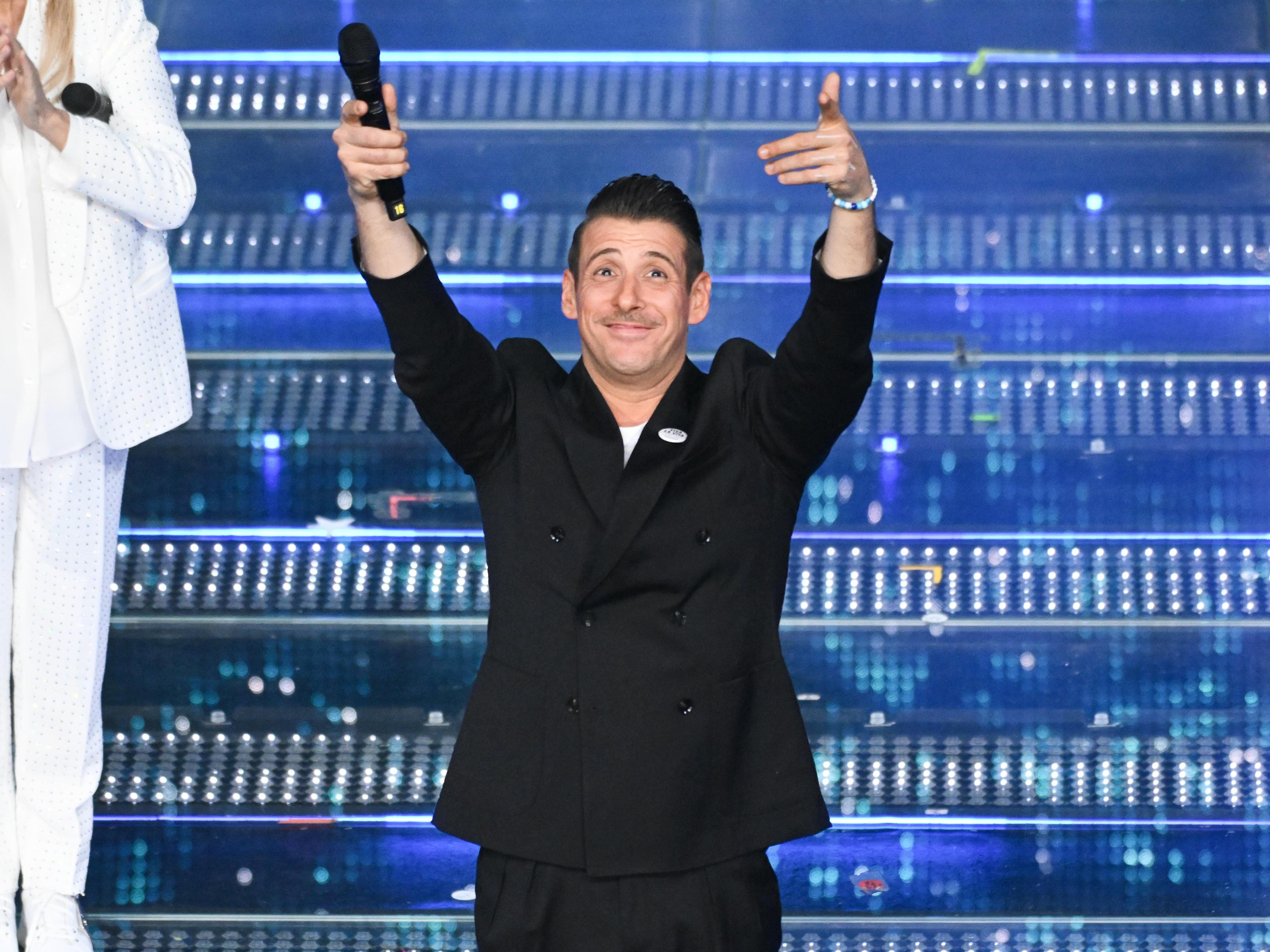 Konuk Şarkıcı olan Verissimo'da Francesco Gabbani -Songwriter bugün 16 Mart
